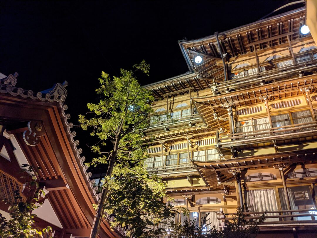 Montagnes et Shibu Onsen